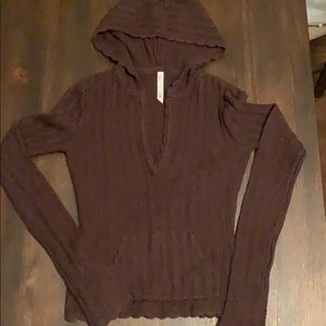 Women’s v-neck pullover sweater